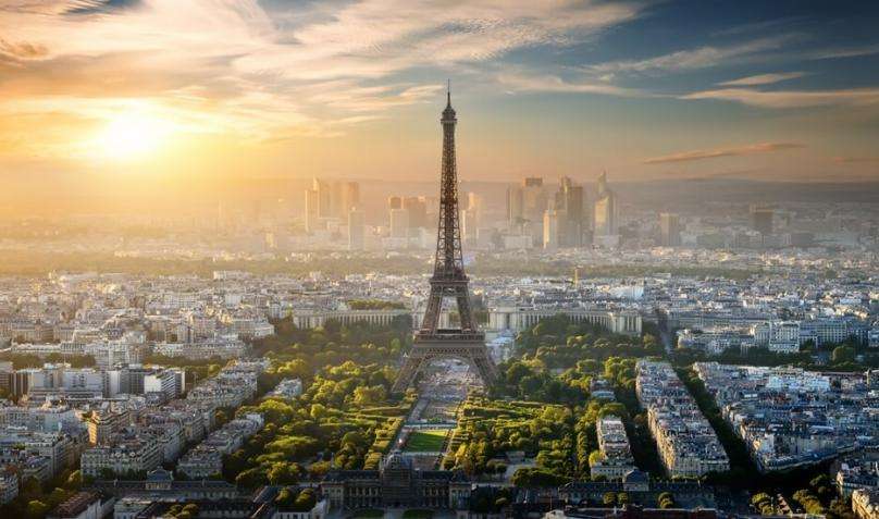 Découvrez la tour Eiffel depuis votre appart hôtel Yuna
